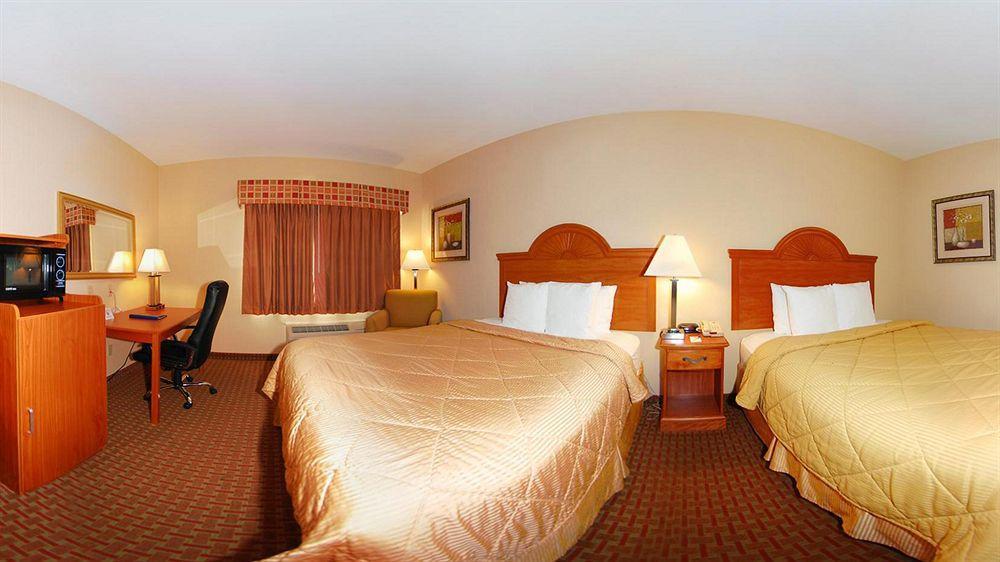 Super 8 By Wyndham Great Bend Hotel Exterior foto