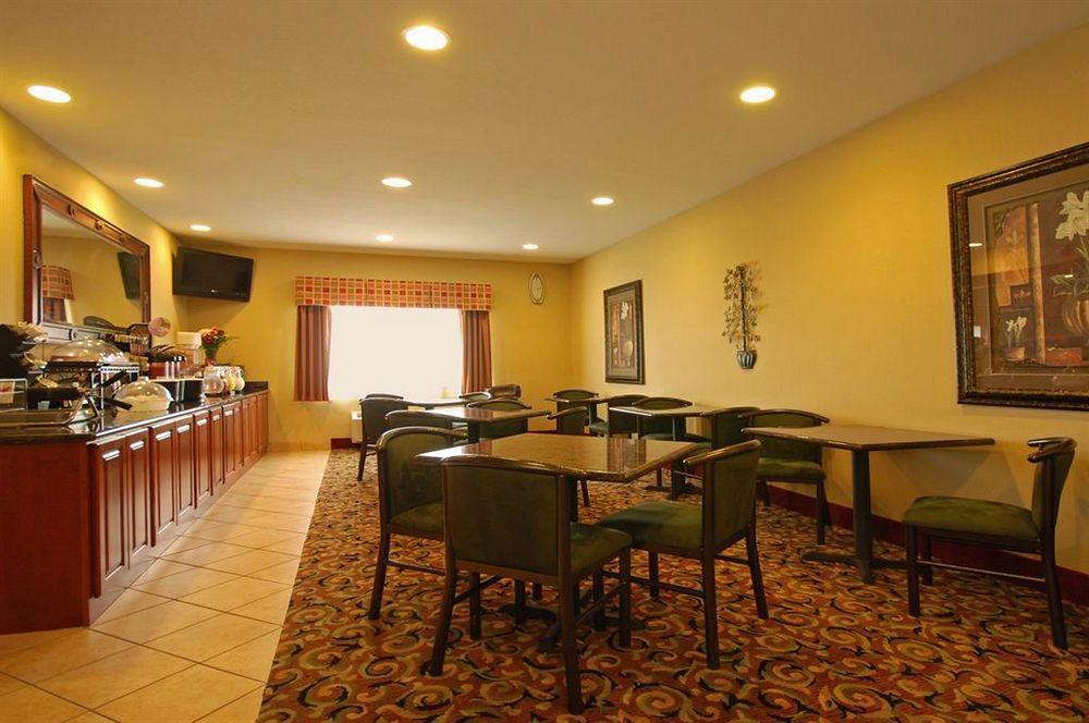 Super 8 By Wyndham Great Bend Hotel Restaurante foto