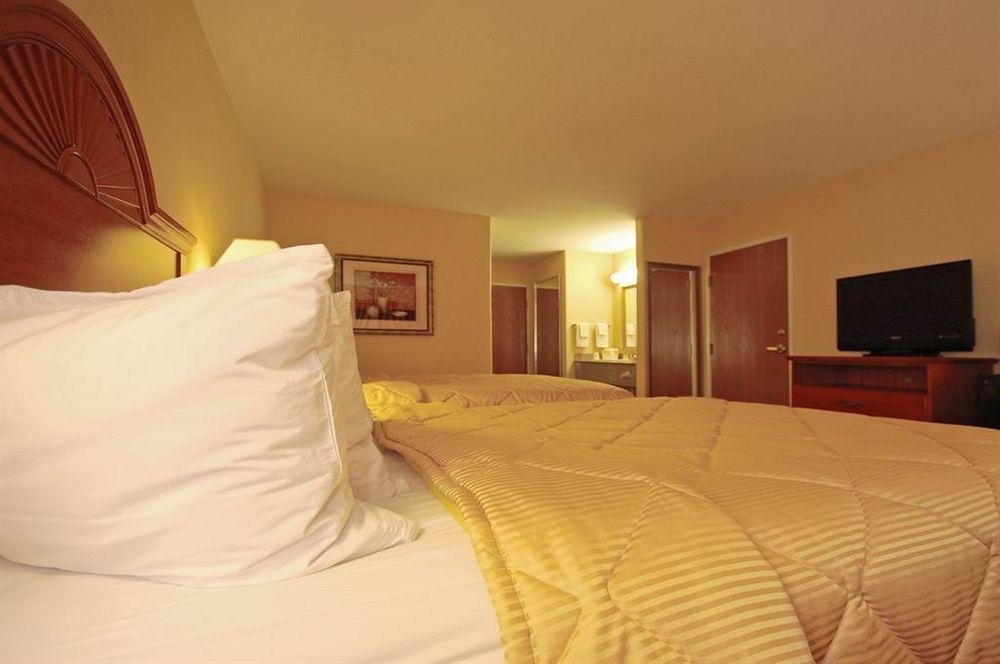 Super 8 By Wyndham Great Bend Hotel Exterior foto