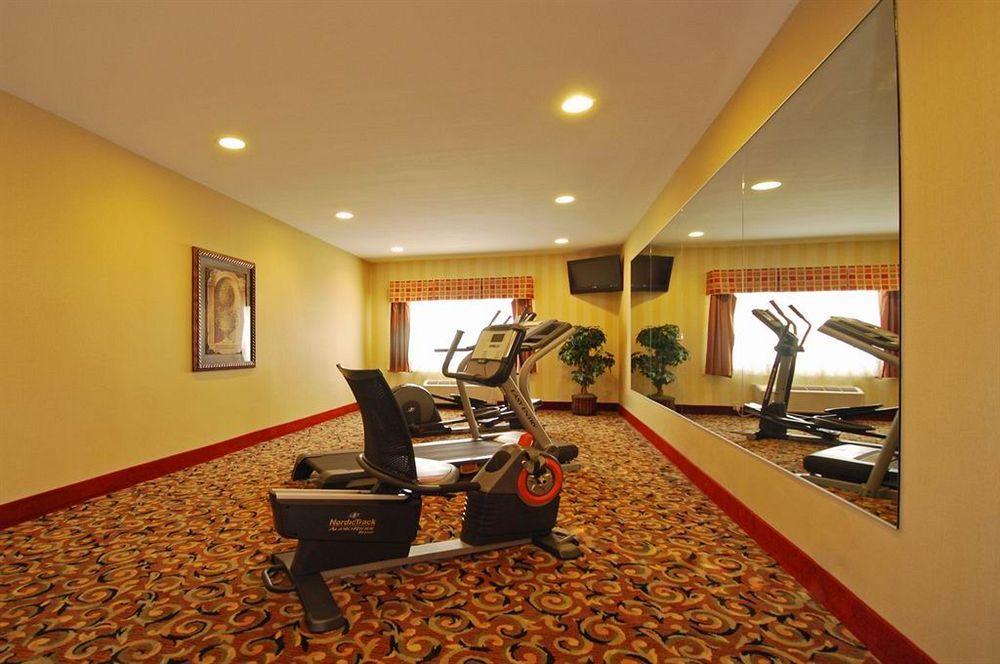 Super 8 By Wyndham Great Bend Hotel Exterior foto
