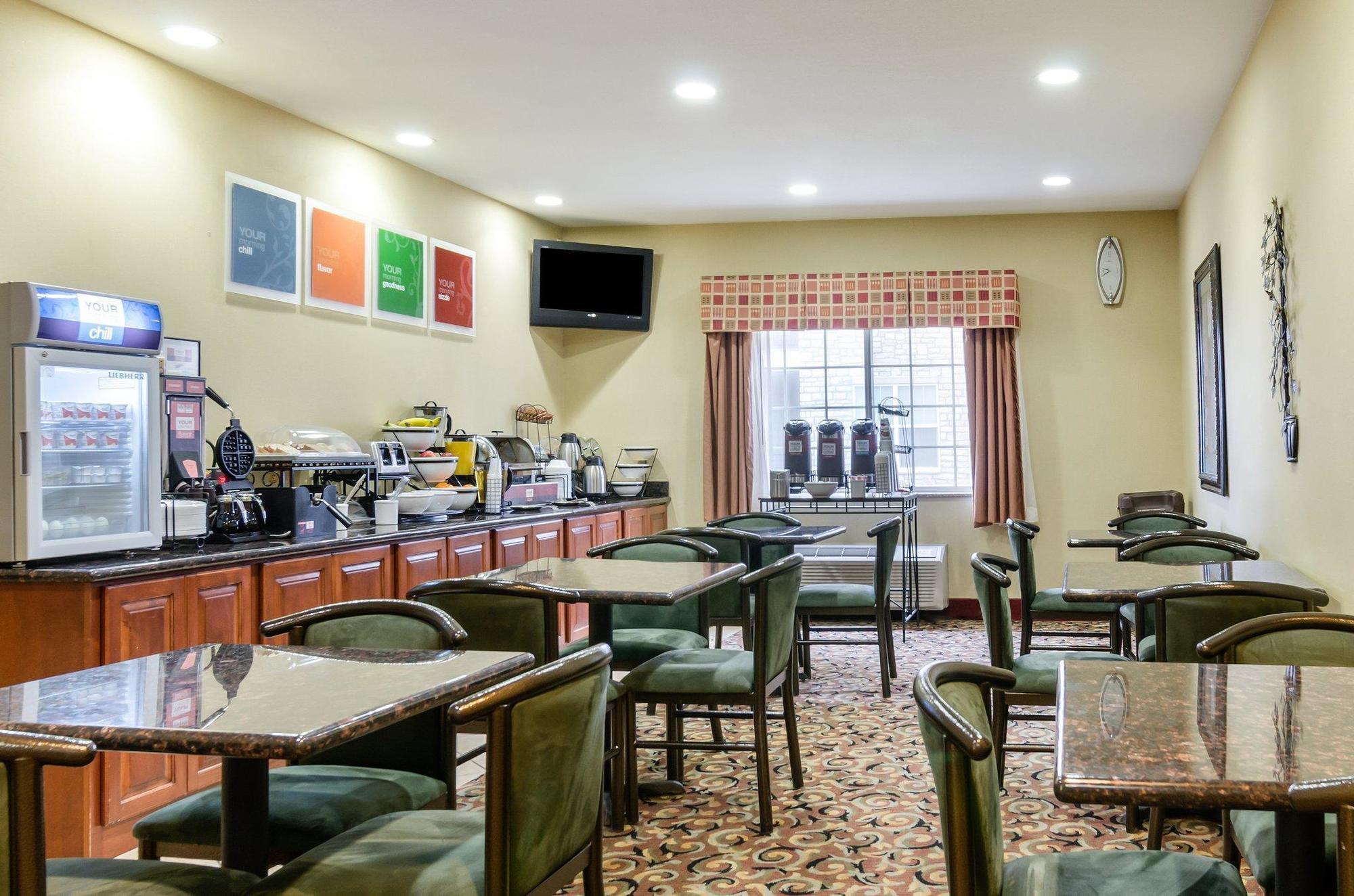 Super 8 By Wyndham Great Bend Hotel Exterior foto