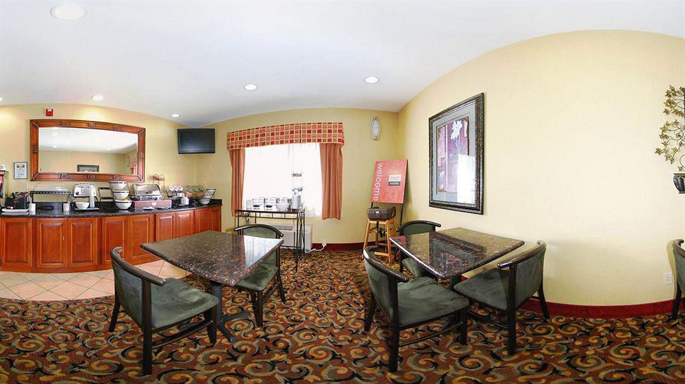 Super 8 By Wyndham Great Bend Hotel Exterior foto