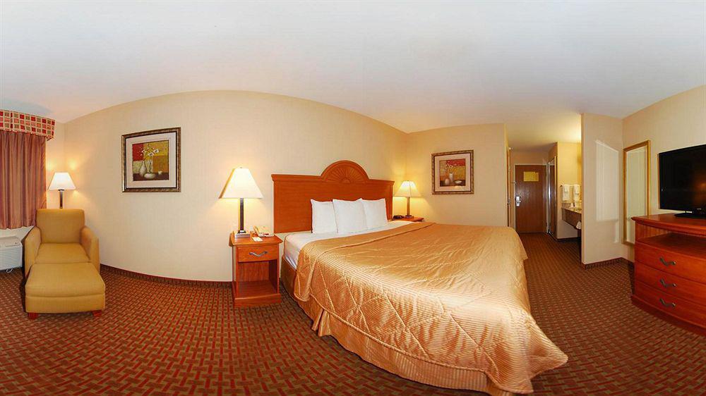 Super 8 By Wyndham Great Bend Hotel Exterior foto
